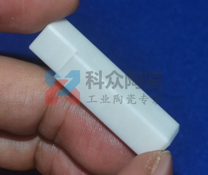 氧化鋁絕緣裝置瓷應用新發現介紹(圖)